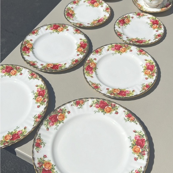 Royal Albert Old Country Roses 5 Piece place setting - Picture 2 of 4